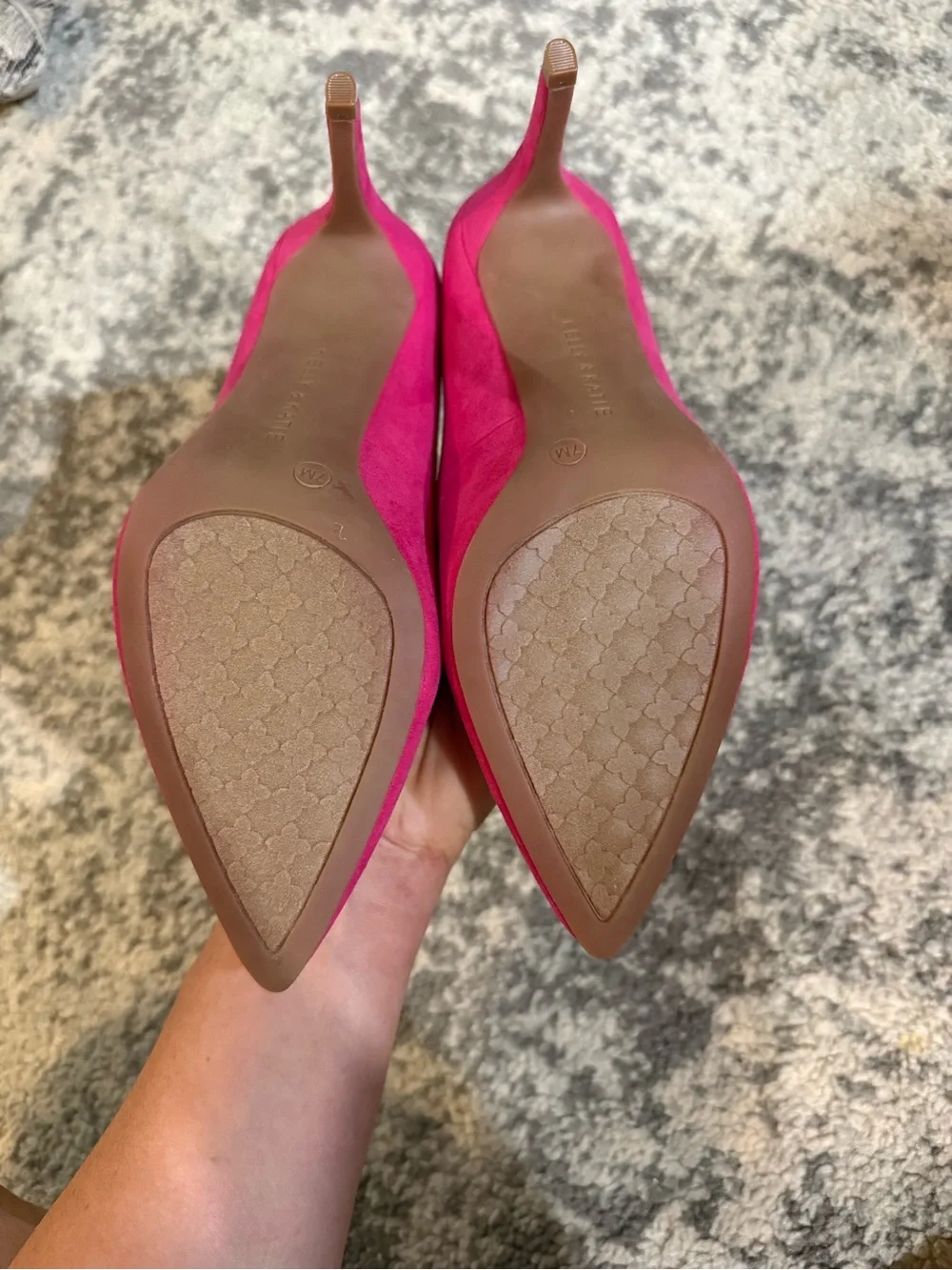 NWOT Kelly & Katie Mischa Pink Suede Pump